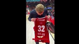 VIDEO / Da Pobega a Dumfries: la maglia dell’Olimpia ai giocatori di Milan e Inter