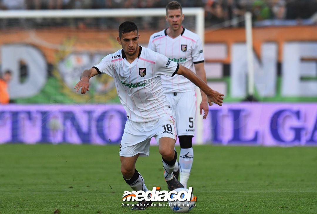  VENICE, ITALY - APRIL 27:  Ivaylo Chochev of US Citta di Palermo in action during the serie B match between Venezia FC and US Citta di Palermo at Stadio Pier Luigi Penzo on April 27, 2018 in Venice, Italy.  (Photo by Alessandro Sabattini/Getty Images) 