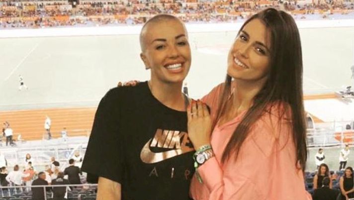 Torna Nainggolan all’Olimpico, grande accoglienza e uno striscione per la moglie Claudia  Torna Nainggolan all’Olimpico, grande accoglienza e uno striscione per la moglie Claudia