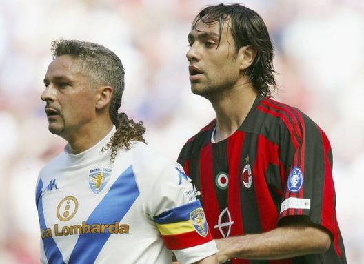  Alessandro Nesta marca Roberto Baggio in Milan-Brescia 4-2, ultima partita della carriera del Divin Codino, il 16 maggio 2004 (credits: GETTY Images) 