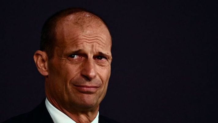 Juventus' Italian coach Massimiliano Allegri reacts prior to the UEFA Champions League 1st round day 3 group H football match between Juventus Turin and Maccabi Haifa, at the Juventus stadium in Turin on October 5, 2022. (Photo by Marco BERTORELLO / AFP) (Photo by MARCO BERTORELLO/AFP via Getty Images) Allegri: “Pogba, zero corse: non so quando torna! Chiesa, Bonucci e Cuadrado: i tempi” - immagine 1