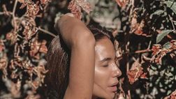 Tamara Gorro saluta ottobre con un topless spaziale: la foto incanta il web