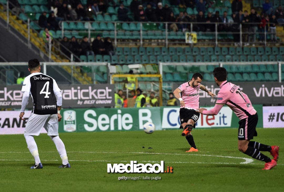  PALERMO, ITALY - FEBRUARY 27:  Ilija Nestorovski of Palermo scores his team's fourth goal during the Serie B match between US Citta di Palermo and Ascoli Picchio on February 27, 2018 in Palermo, Italy.  (Photo by Tullio M. Puglia/Getty Images) 