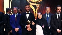 Napoli, Ghoulam vince il Pallone D’Oro d’Algeria. I complimenti dei compagni: “Sei un grande” |VIDEO