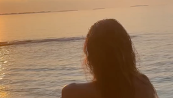 VIDEO / Sonia, aperitivo al tramonto delle Maldive. Lady Vidal, lato B super