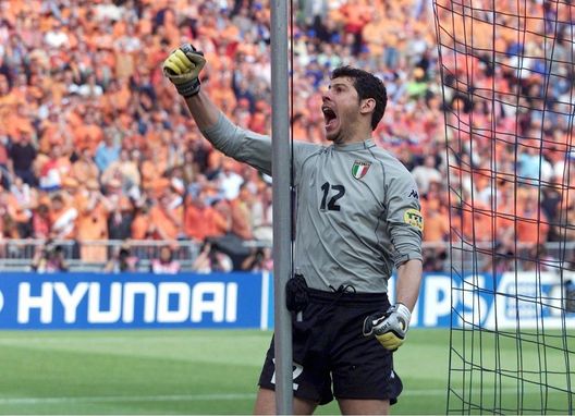 Photo by Sandra Behne/Bongarts/Getty Images Toldo