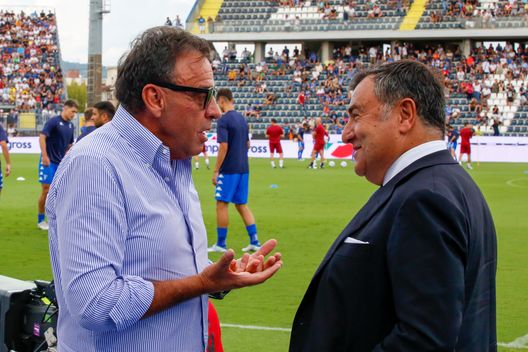 GERMOGLI PH: 21 AGOSTO 2022 EMPOLI STADIO CARLO CASTELLANI SERIE A EMPOLI VS FIORENTINA NELLA FOTO IL PRESIDENTE CORSI CON JOE BARONE Corsi gongola: “Più 2 sui Viola? I nostri tifosi ci ricameranno sopra”- immagine 2