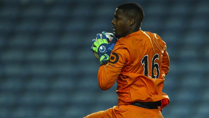 FARO, PORTUGAL - JULY 20: LOSC Lille goalkeeper Mike Maignan from France during the match between FC Porto v LOSC Lille for Algarve Football Cup 2018 at Estadio do Algarve on July 20, 2018 in Faro, Portugal. (Photo by Carlos Rodrigues/Getty Images) FARO, PORTUGAL - JULY 20: LOSC Lille goalkeeper Mike Maignan from France during the match between FC Porto v LOSC Lille for Algarve Football Cup 2018 at Estadio do Algarve on July 20, 2018 in Faro, Portugal. (Photo by Carlos Rodrigues/Getty Images)