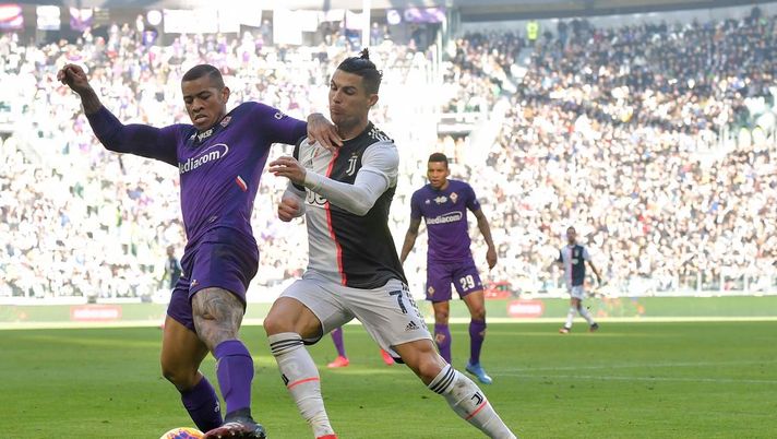TURIN, ITALY - FEBRUARY 02: Cristiano Ronaldo of Juventus competes for the ball with Igor Julio Dos Santos of ACF Fiorentina during the Serie A match between Juventus and  ACF Fiorentina at Allianz Stadium on February 2, 2020 i  (Photo by Daniele Badolato - Juventus FC/Juventus FC via Getty Images) 