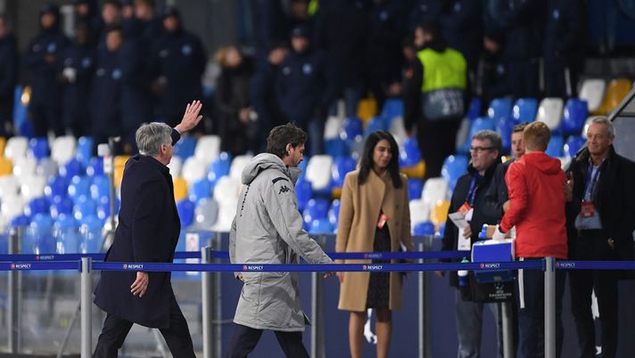 NAPLES, ITALY - DECEMBER 10: Carlo Ancelotti SSC Napoli coach greets SSC Napoli supporters after the UEFA Champions League group E match between SSC Napoli and KRC Genk at Stadio San Paolo on December 10, 2019 in Naples, Italy. (Photo by Francesco Pecoraro/Getty Images) NAPLES, ITALY - DECEMBER 10: Carlo Ancelotti SSC Napoli coach greets SSC Napoli supporters after the UEFA Champions League group E match between SSC Napoli and KRC Genk at Stadio San Paolo on December 10, 2019 in Naples, Italy. (Photo by Francesco Pecoraro/Getty Images)
