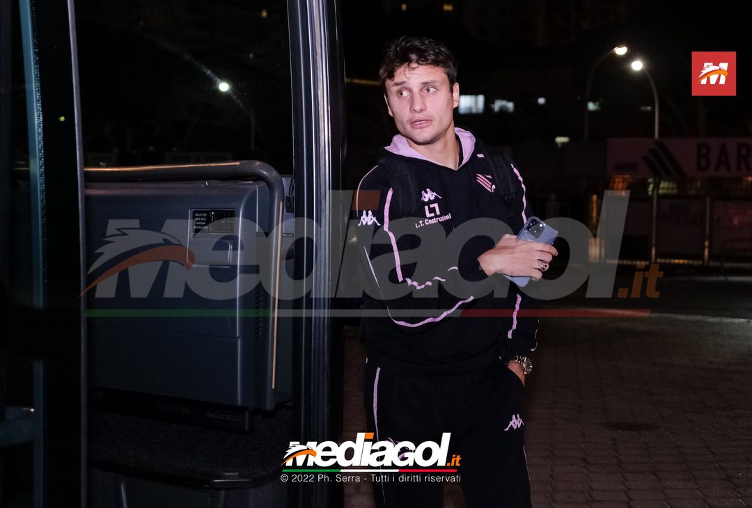 FOTO Perugia-Palermo, i rosanero in partenza dallo stadio “Renzo Barbera” (Gallery) - immagine 11