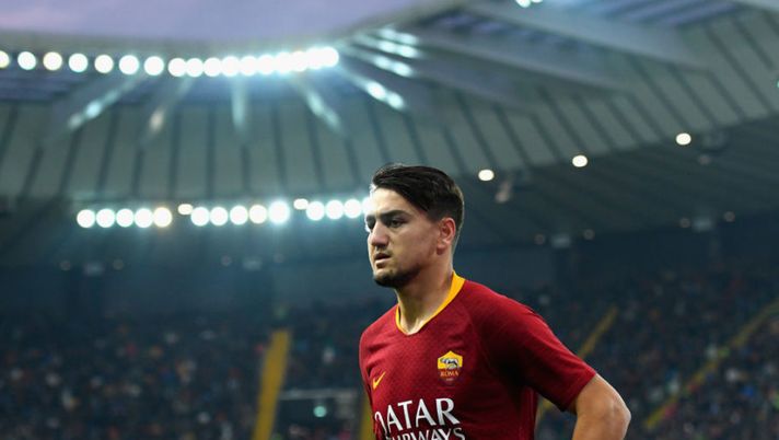 UDINE, ITALY - NOVEMBER 24: Cengiz Under of AS Roma looks on during the Serie A match between Udinese and AS Roma at Stadio Friuli on November 24, 2018 in Udine, Italy. (Photo by Alessandro Sabattini/Getty Images) Roma, l’infortunio di Under preoccupa: è emergenza sulle fasce, occhio a Florenzi - immagine 1