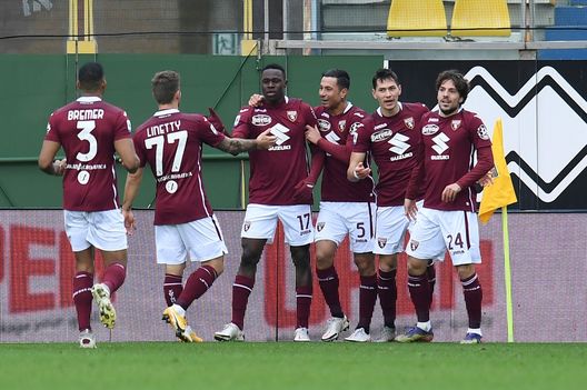 PARMA, ITALY - JANUARY 03: Wilfried Singo of Torino celebrates with Armando Izzo, Simone Verdi and team mates after scoring their sides first goal during the Serie A match between Parma Calcio and Torino FC at Stadio Ennio Tardini on January 03, 2021 in Parma, Italy. Sporting stadiums around Italy remain under strict restrictions due to the Coronavirus Pandemic as Government social distancing laws prohibit fans inside venues resulting in games being played behind closed doors. (Photo by Alessandro Sabattini/Getty Images) PARMA, ITALY - JANUARY 03: Wilfried Singo of Torino celebrates with Armando Izzo, Simone Verdi and team mates after scoring their sides first goal during the Serie A match between Parma Calcio and Torino FC at Stadio Ennio Tardini on January 03, 2021 in Parma, Italy. Sporting stadiums around Italy remain under strict restrictions due to the Coronavirus Pandemic as Government social distancing laws prohibit fans inside venues resulting in games being played behind closed doors. (Photo by Alessandro Sabattini/Getty Images)