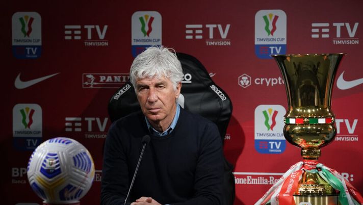 REGGIO NELL'EMILIA, ITALY - MAY 18: Head coach Atalanta BC Gian Piero Gasperini speaks with the media during an Atalanta BC press conference ahead of the TIMVISION Cup Final between Atalanta BC and Juventus on May 18, 2021 in Reggio nell'Emilia, Italy. (Photo by Claudio Villa/Getty Images for Lega Serie A) Gasperini: “L’ultima col Milan? Queste sono stupidate! Panchina Juve, rispondo così” - immagine 1