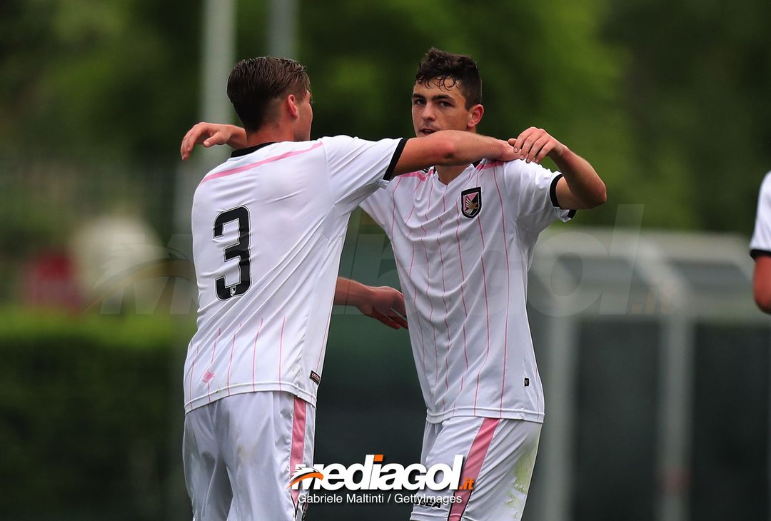  FLORENCE, ITALY - MAY 16: Kevin Cannavo' and Giuseppe Tarantino #3 of US Citta' di Palermo celebrate a goal during the SuperCoppa primavera 2 match between Novara U19 and US Citta di Palermo U19 at Centro Tecnico Federale di Coverciano on May 16, 2018 in Florence, Italy.  (Photo by Gabriele Maltinti/Getty Images) 