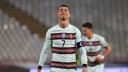 Furia Ronaldo: gol fantasma e il portoghese esce dal campo gettando la fascia