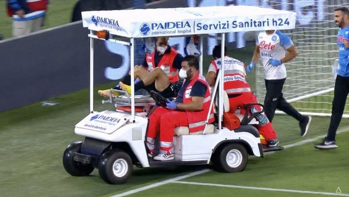 Napoli, infortunio per Lozano: colpo alla testa e fuori in barella contro il Napoli Napoli, infortunio per Lozano: colpo alla testa e fuori in barella contro il Napoli - immagine 1