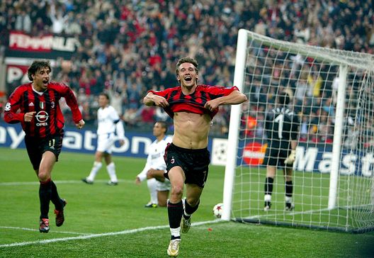 Shevchenko con la maglia del Milan esulta dopo un gol segnato in Champions League, terreno fertile per l'ucraino. Shevchenko con la maglia del Milan esulta dopo un gol segnato in Champions League, terreno fertile per l'ucraino.