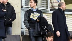 Steven Zhang felice per la vittoria dell’Inter e abbraccia Pioli in aereo