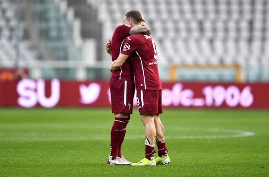 TURIN, ITALY - MARCH 17: Simone Zaza and Andrea Belotti of Torino F.C. celebrate victory together after the Serie A match between Torino FC and US Sassuolo at Stadio Olimpico di Torino on March 17, 2021 in Turin, Italy. Sporting stadiums around Italy remain under strict restrictions due to the Coronavirus Pandemic as Government social distancing laws prohibit fans inside venues resulting in games being played behind closed doors. (Photo by Valerio Pennicino/Getty Images) TURIN, ITALY - MARCH 17: Simone Zaza and Andrea Belotti of Torino F.C. celebrate victory together after the Serie A match between Torino FC and US Sassuolo at Stadio Olimpico di Torino on March 17, 2021 in Turin, Italy. Sporting stadiums around Italy remain under strict restrictions due to the Coronavirus Pandemic as Government social distancing laws prohibit fans inside venues resulting in games being played behind closed doors. (Photo by Valerio Pennicino/Getty Images)