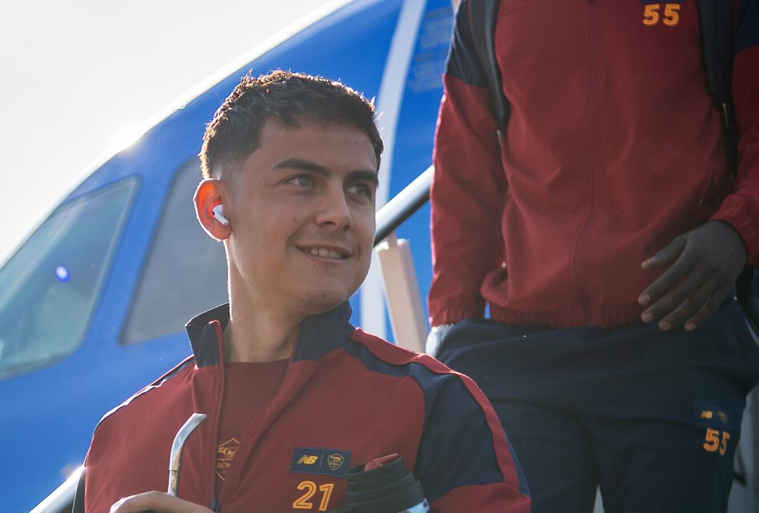 Roma in viaggio verso Leverkusen: presenti Dybala e gli indisponibili – FOTO GALLERY - immagine 12