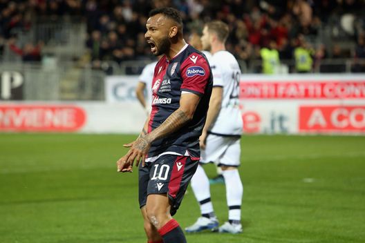  CAGLIARI, ITALY - FEBRUARY : Joao Pedro of Cagliari celebrates his goal 1-0 during the Serie A match between Cagliari Calcio and Parma Calcio at Sardegna Arena on February 1, 2020 in Cagliari, Italy. (Photo by Enrico Locci/Getty Images) 