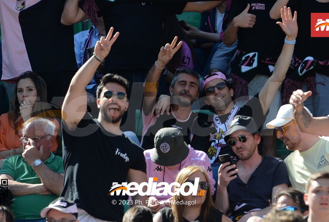 FOTOTIFO Palermo-Spal 2-1, gli scatti ai tifosi al “Renzo Barbera” (GALLERY) - immagine 47