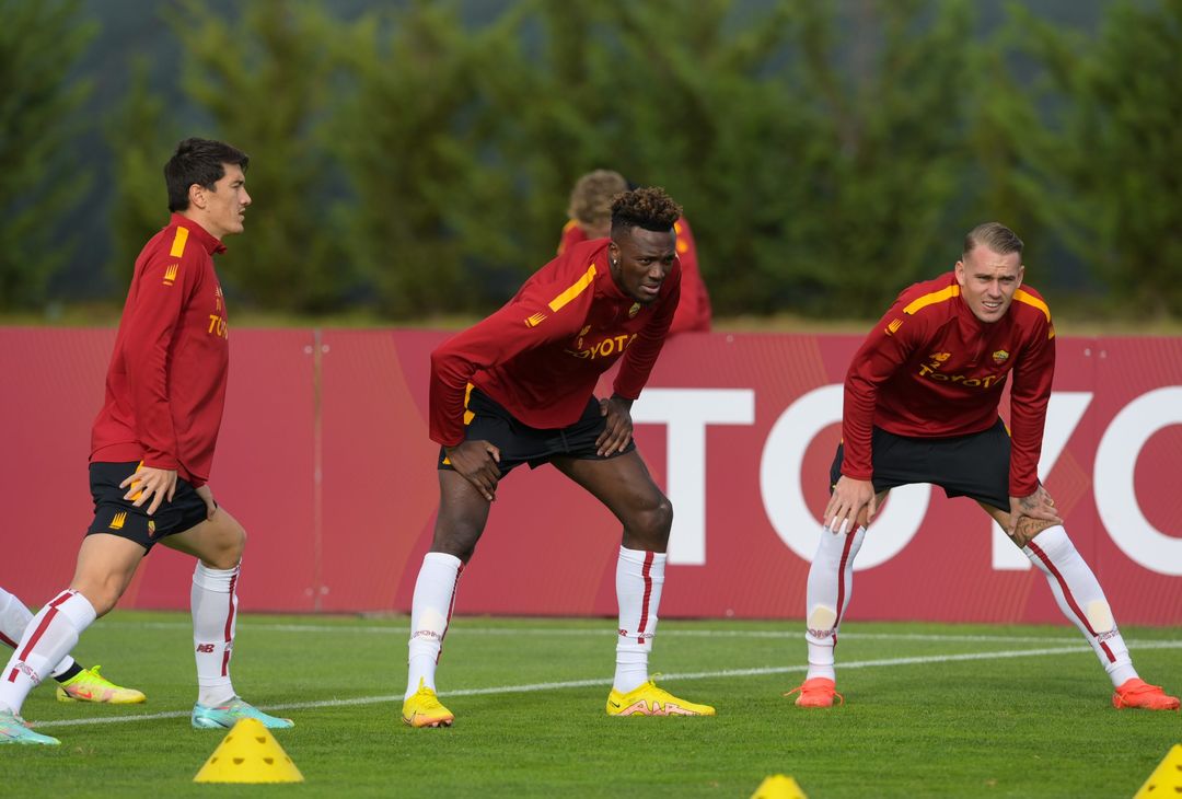 Roma, l’allenamento ad Albufeira sotto gli occhi di Mourinho e Pinto – FOTO GALLERY - immagine 23