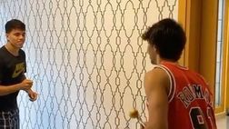 Joao Felix e il curioso gioco di riflessi con.. le forchette (VIDEO)