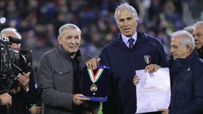 CAGLIARI, ITALY - FEBRUARY 12: Gigi Riva and Andrea Abodi during the presentazioni of the golden collar during the Serie A match between Cagliari Calcio and Juventus FC at Stadio Sant'Elia on February 12, 2017 in Cagliari, Italy. (Photo by Enrico Locci/Getty Images) CAGLIARI, ITALY - FEBRUARY 12: Gigi Riva and Andrea Abodi during the presentazioni of the golden collar during the Serie A match between Cagliari Calcio and Juventus FC at Stadio Sant'Elia on February 12, 2017 in Cagliari, Italy. (Photo by Enrico Locci/Getty Images)