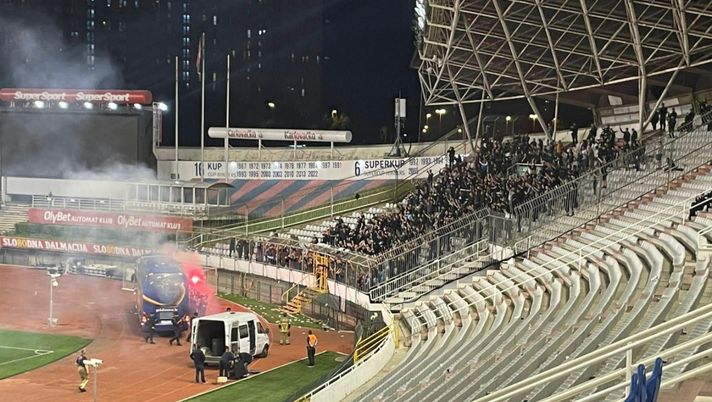 Spalato, ore dopo il derby Eterno: il pullman della Dinamo Zagabria va sotto la curva… - immagine 1
