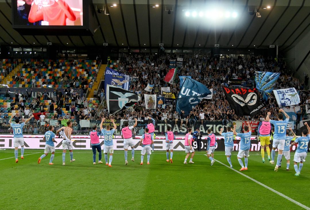 La Lazio esulta sotto il settore ospiti
