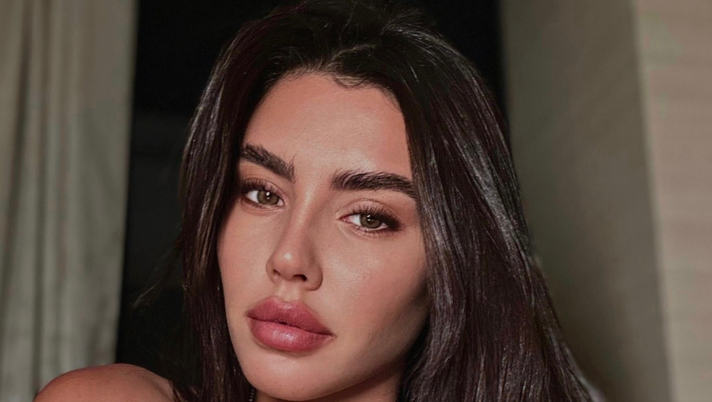 Michelle Sander, che scatto! L’ex lady Petagna incanta col suo décolleté - immagine 1