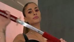 VIDEO / Chiara Nasti si trasforma in una sexy pink ninja e incanta i fan