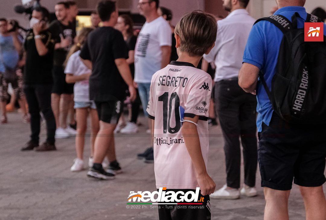 FOTO RITIRO PALERMO, Brunori e l’incontro con i tifosi al Barbera (Gallery) - immagine 15
