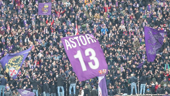 FLORENCE, ITALY - MARCH 06: Fans of ACF Fiorentina during the Serie A match between ACF Fiorentina and Hellas Verona FC at Stadio Artemio Franchi on March 6, 2022 in Florence, Italy. (Photo by Gabriele Maltinti/Getty Images) Fiorentina, il dato sugli spettatori: con il Verona sono più di 23mila - immagine 1
