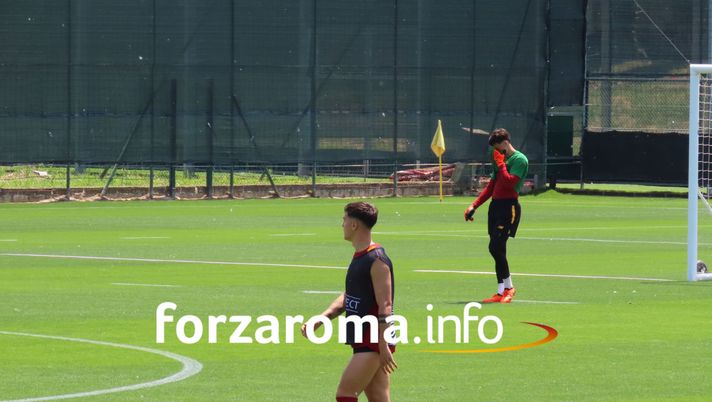 Roma, rifinitura in vista del Siviglia: Dybala, Spinazzola e Karsdorp in gruppo - immagine 1