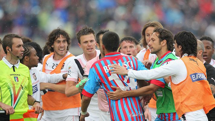 CATANIA, ITALY - APRIL 21: Players of Catania and Palermo after the Serie A match between Calcio Catania and US Citta di Palermo at Stadio Angelo Massimino on April 21, 2013 in Catania, Italy.  (Photo by Maurizio Lagana/Getty Images) 