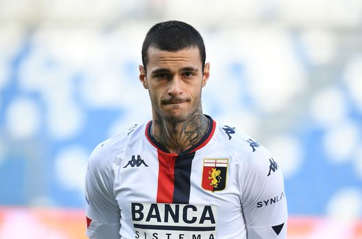 REGGIO NELL'EMILIA, ITALY - JANUARY 06: Gianluca Scamacca of Genoa CFC looks on before the Serie A match between US Sassuolo and Genoa CFC at Mapei Stadium - Città del Tricolore on January 06, 2021 in Reggio nell'Emilia, Italy. (Photo by Alessandro Sabattini/Getty Images) REGGIO NELL'EMILIA, ITALY - JANUARY 06: Gianluca Scamacca of Genoa CFC looks on before the Serie A match between US Sassuolo and Genoa CFC at Mapei Stadium - Città del Tricolore on January 06, 2021 in Reggio nell'Emilia, Italy. (Photo by Alessandro Sabattini/Getty Images)