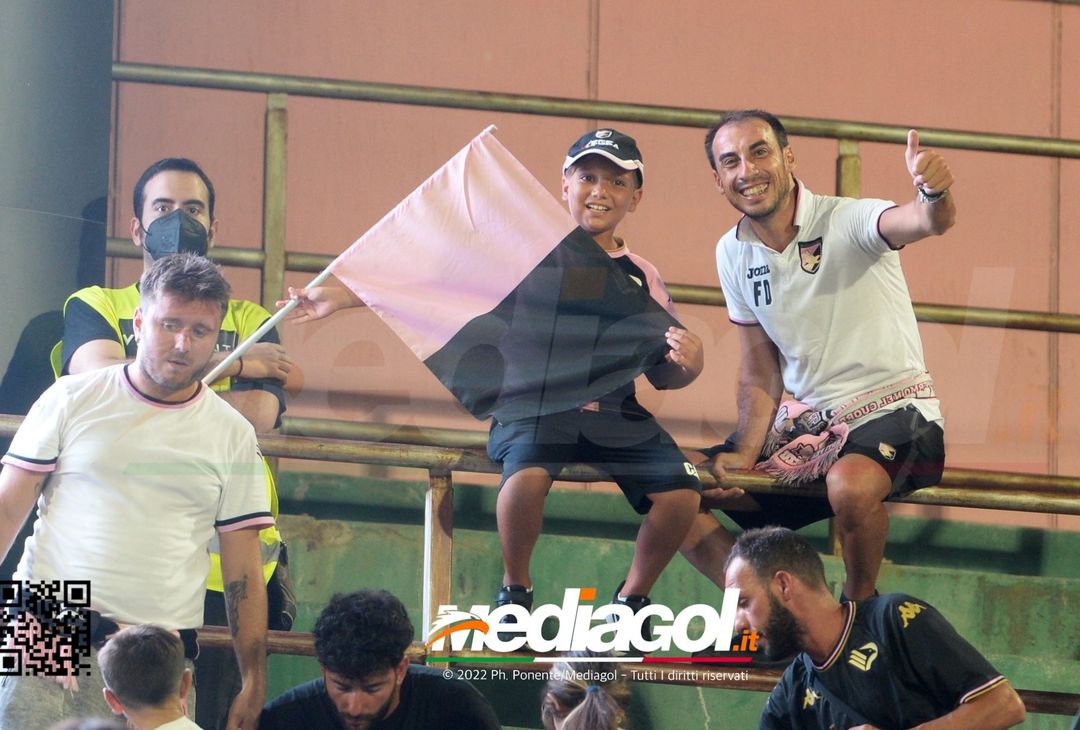 FOTOTIFO, Palermo-Genoa 1-0: i tifosi allo stadio “Renzo Barbera” (Gallery) - immagine 16