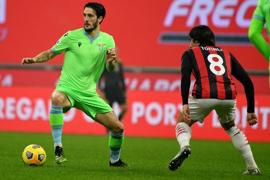Luis Alberto della Lazio sorvegliato da Sandro Tonali del Milan Luis Alberto della Lazio sorvegliato da Sandro Tonali del Milan