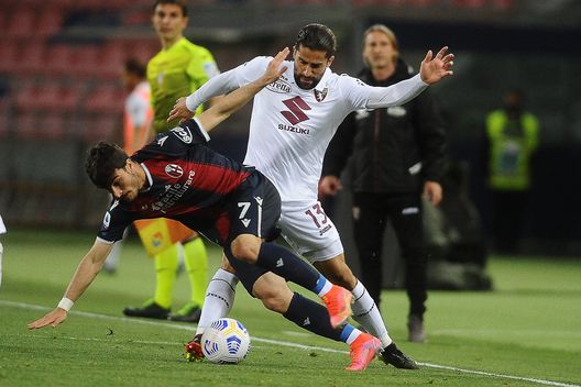BOLOGNA, ITALY - APRIL 21: Riccardo Orsolini of Bologna FC ( L ) competes the ball with Ricardo Rodriguez of Torino FC ( R ) during the Serie A match between Bologna FC and Torino FC at Stadio Renato Dall'Ara on April 21, 2021 in Bologna, Italy. (Photo by Mario Carlini / Iguana Press/Getty Images) BOLOGNA, ITALY - APRIL 21: Riccardo Orsolini of Bologna FC ( L ) competes the ball with Ricardo Rodriguez of Torino FC ( R ) during the Serie A match between Bologna FC and Torino FC at Stadio Renato Dall'Ara on April 21, 2021 in Bologna, Italy. (Photo by Mario Carlini / Iguana Press/Getty Images)