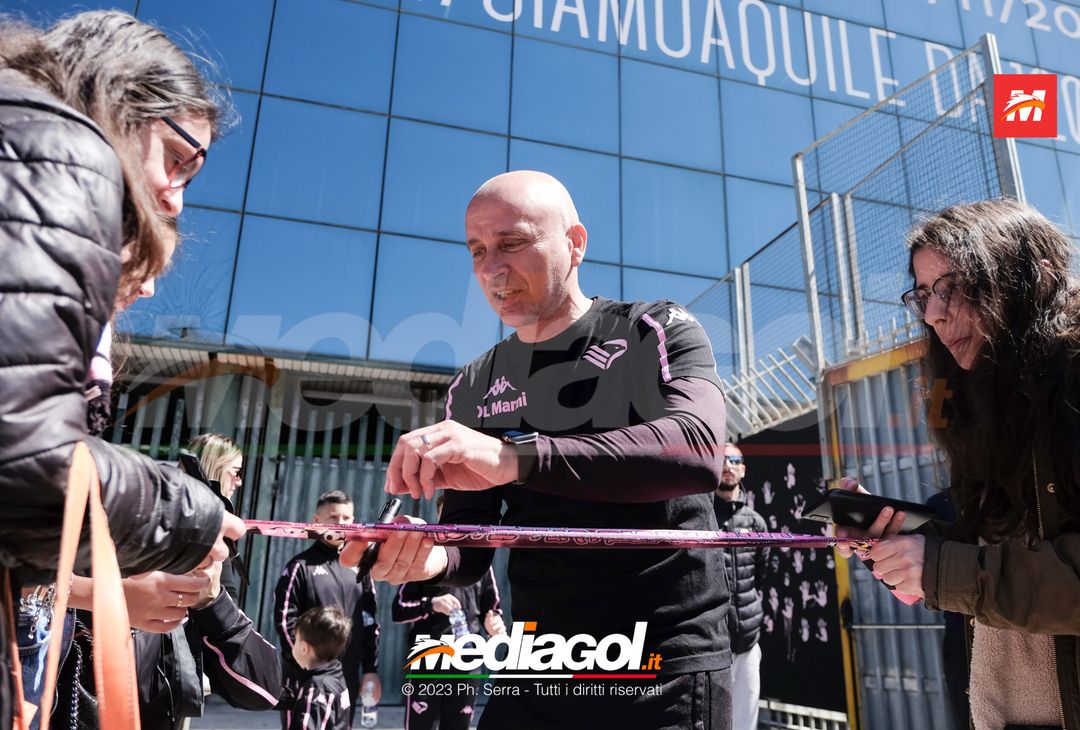 FOTO Parma-Palermo, i Rosanero in partenza dal “Renzo Barbera” (GALLERY) - immagine 39