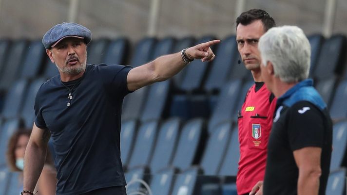 BERGAMO, ITALY - JULY 21: Bologna FC coach Sinisa Mihajlovic argues with Atalanta BC coach Gian Piero Gasperini during the Serie A match between Atalanta BC and Bologna FC at Gewiss Stadium on July 21, 2020 in Bergamo, Italy. (Photo by Emilio Andreoli/Getty Images) BERGAMO, ITALY - JULY 21: Bologna FC coach Sinisa Mihajlovic argues with Atalanta BC coach Gian Piero Gasperini during the Serie A match between Atalanta BC and Bologna FC at Gewiss Stadium on July 21, 2020 in Bergamo, Italy. (Photo by Emilio Andreoli/Getty Images)