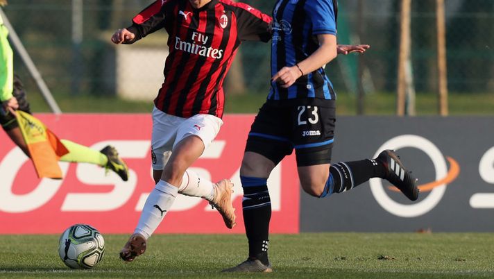 MILAN, ITALY - DECEMBER 15: Valentina Bergamaschi of Milan competes for the ball with Francesca Vitale of Mozzanica during the Women Serie a Match between AC Milan and Mozzanica Women on December 15, 2018 in Milan, Italy. (Photo by Maurizio Lagana/Getty Images) MILAN, ITALY - DECEMBER 15: Valentina Bergamaschi of Milan competes for the ball with Francesca Vitale of Mozzanica during the Women Serie a Match between AC Milan and Mozzanica Women on December 15, 2018 in Milan, Italy. (Photo by Maurizio Lagana/Getty Images)