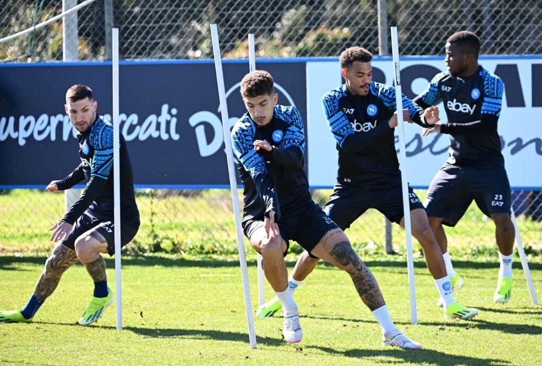 GALLERY Carichi e concentrati, l’allenamento odierno degli azzurri: le foto- immagine 1