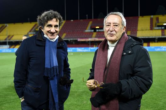 BENEVENTO, ITALY - JANUARY 22: Urbano Cairo (L), president of Torino FC and Oreste Vigorito (R), President of Benevento Calcio during the Serie A match between Benevento Calcio and Torino FC at Stadio Ciro Vigorito on January 22, 2021 in Benevento, Italy. (Photo by Francesco Pecoraro/Getty Images) BENEVENTO, ITALY - JANUARY 22: Urbano Cairo (L), president of Torino FC and Oreste Vigorito (R), President of Benevento Calcio during the Serie A match between Benevento Calcio and Torino FC at Stadio Ciro Vigorito on January 22, 2021 in Benevento, Italy. (Photo by Francesco Pecoraro/Getty Images)