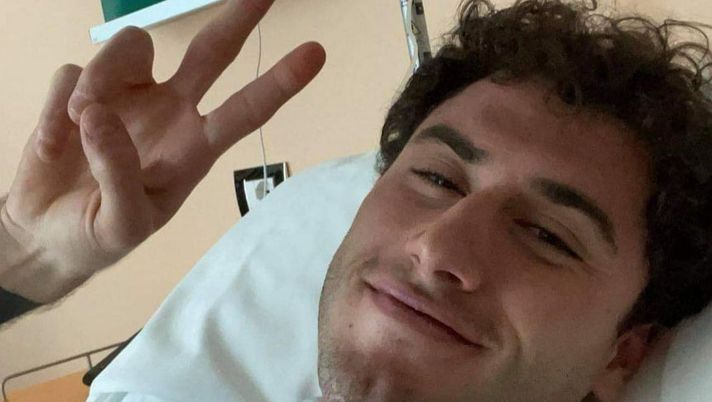 Davide Calabria (terzino AC Milan) ha postato una foto dopo l'operazione al ginocchio | Milan News (credits: Instagram Calabria) 