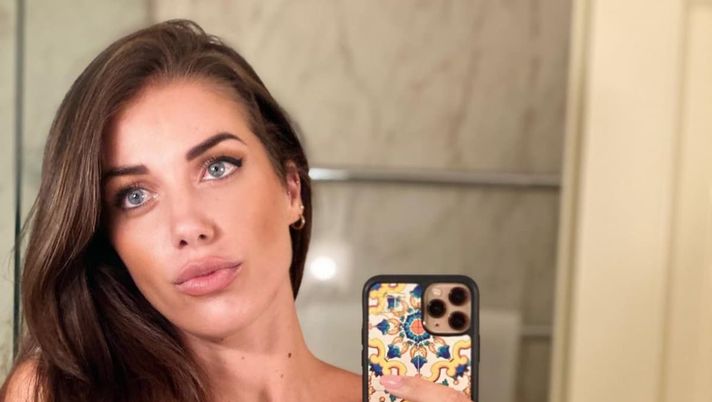 Eleonora Boi da impazzire: lo scatto in canottiera risalta le forme da urlo  Eleonora Boi da impazzire: lo scatto in canottiera risalta le forme da urlo