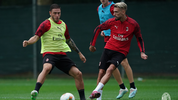 Calabria e Castillejo si allenano a Milanello, @acmilan 